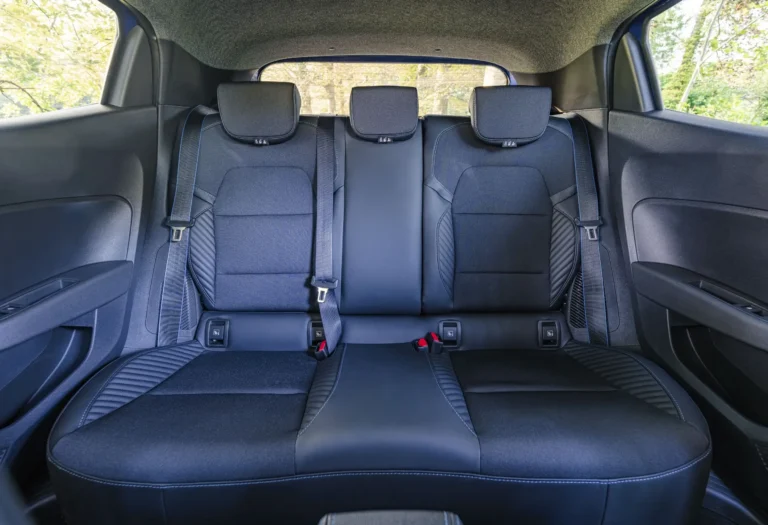 Rücksitzbank eines modernen Autos