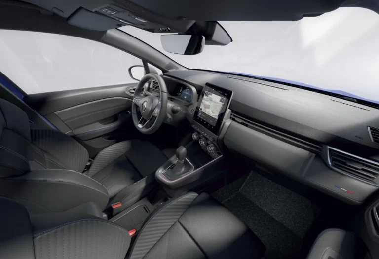 Modernes Auto-Innenraum mit Technologie