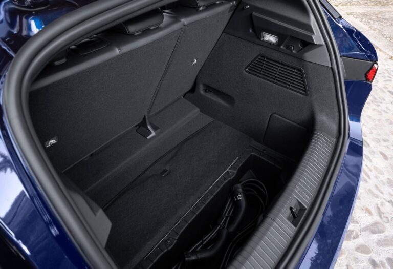 Renault Megane E-Tech elektrisch – Ansicht 76